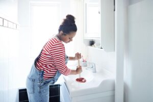 how to clean a sink with baking soda