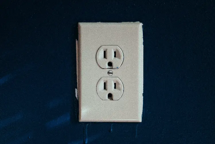 can you paint outlets