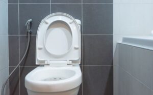 Can a gurgling toilet fix itself